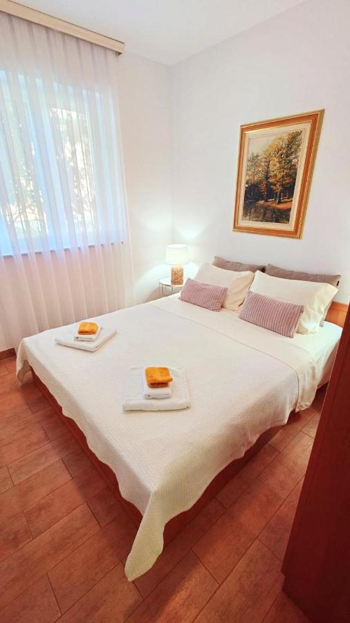 רוביני Apartments Lola מראה חיצוני תמונה