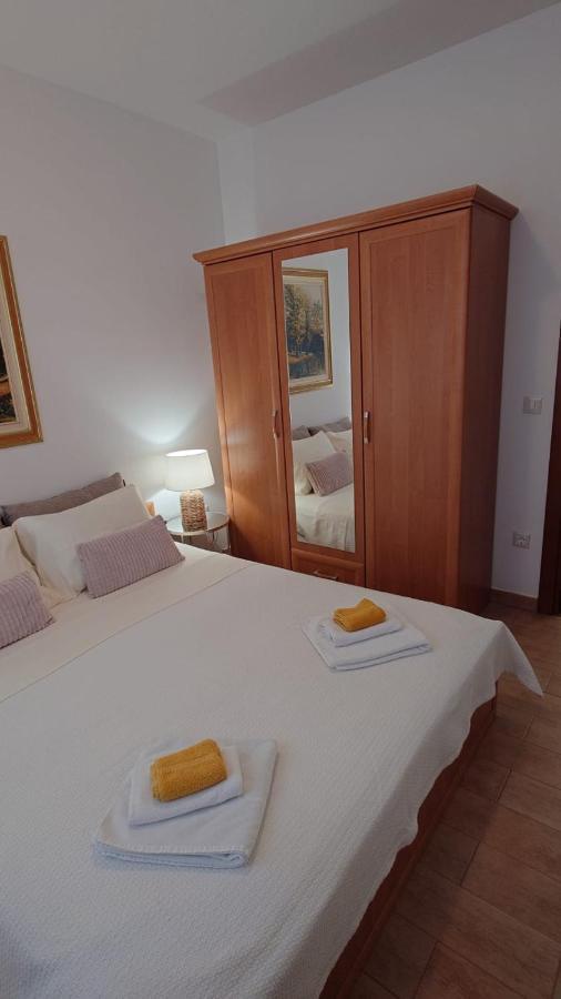 רוביני Apartments Lola מראה חיצוני תמונה