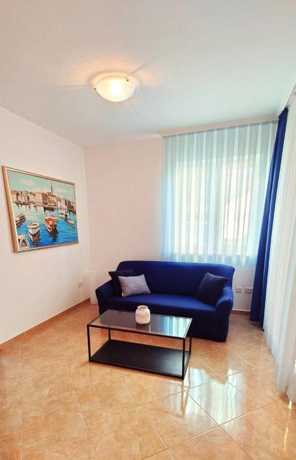 רוביני Apartments Lola מראה חיצוני תמונה