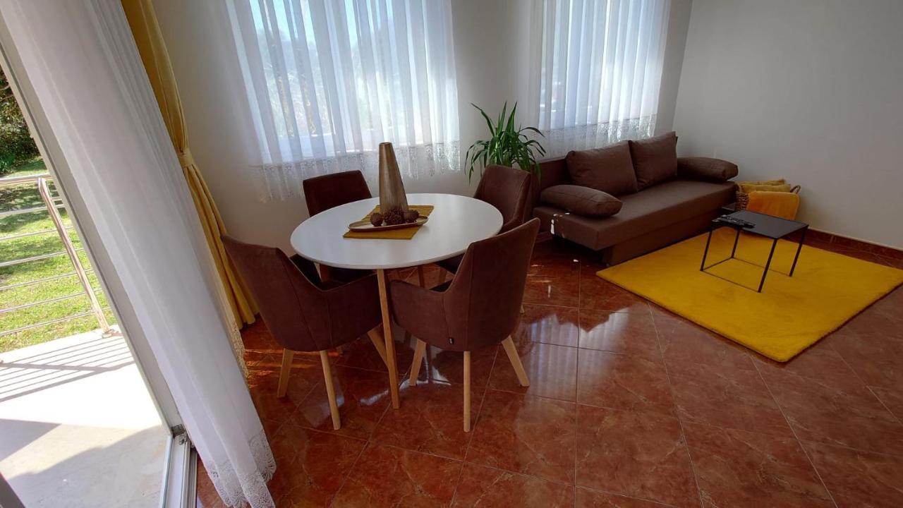 רוביני Apartments Lola מראה חיצוני תמונה