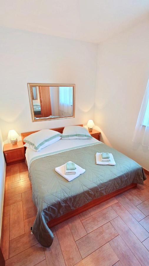 רוביני Apartments Lola מראה חיצוני תמונה