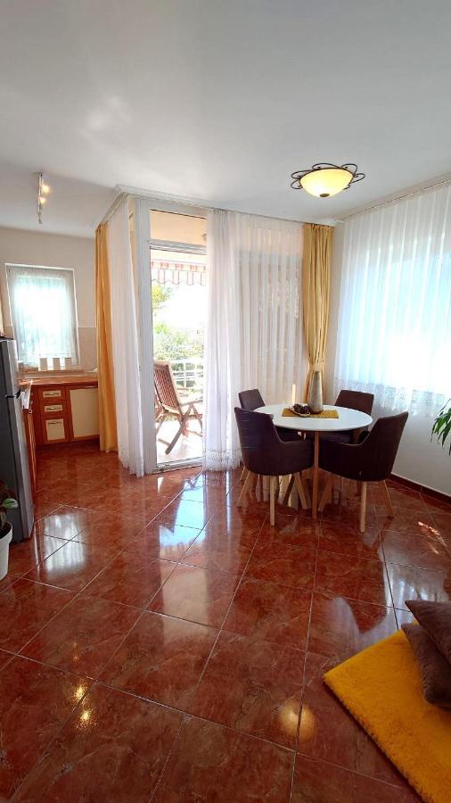 רוביני Apartments Lola מראה חיצוני תמונה