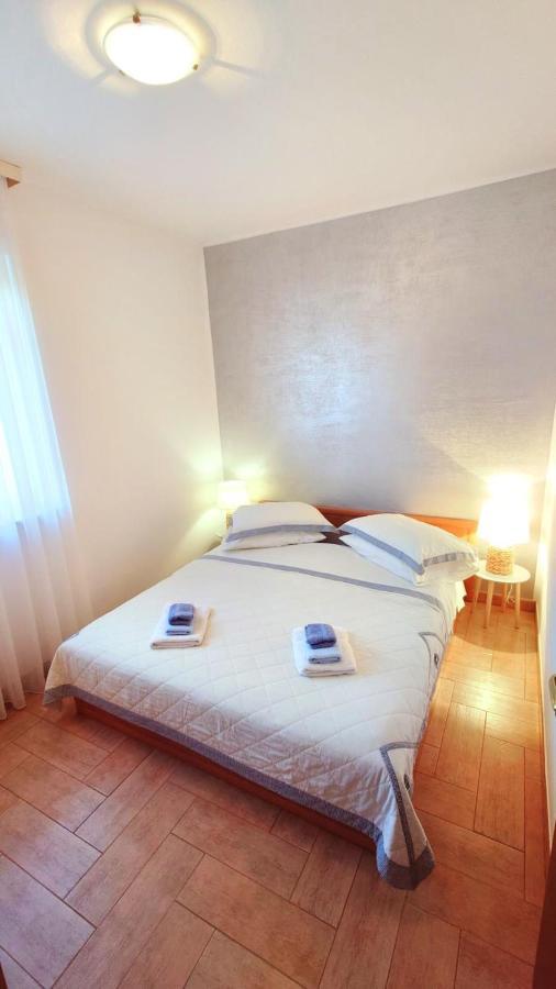 רוביני Apartments Lola מראה חיצוני תמונה