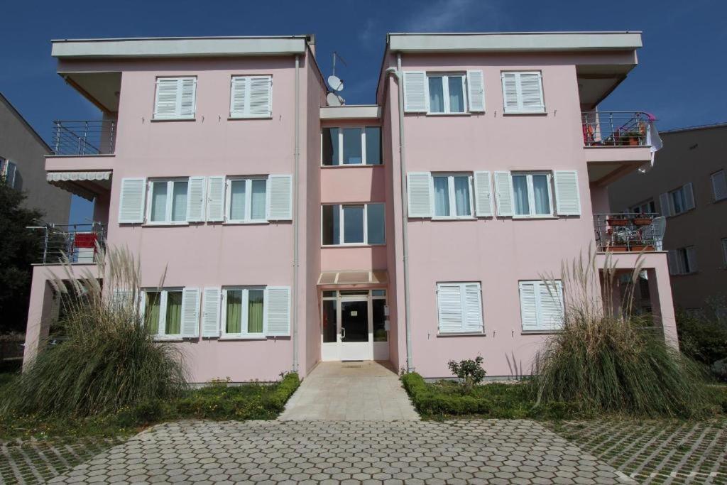 רוביני Apartments Lola מראה חיצוני תמונה
